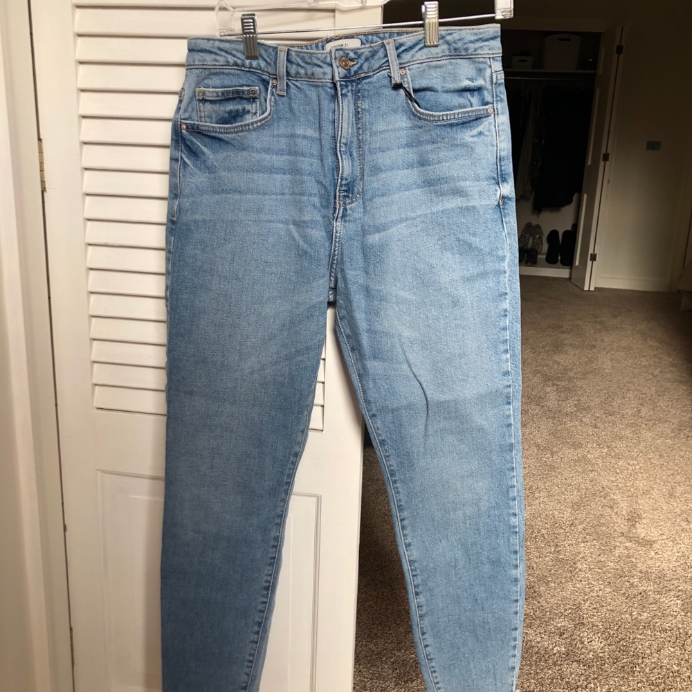 F21 Light-Wash Boyfriend Jeans